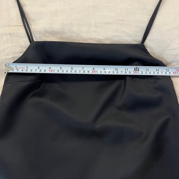 16ARLINGTON Black mini dress with feather trim - Picture 12 of 12